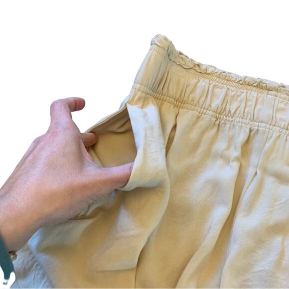 H&M Light Tan High Waist Pull On Bermuda Shorts - Picture 2 of 6